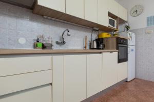 Family-friendly apartments with swimming pool Zavode, Omis - 1021