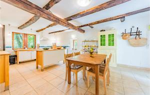 Maisons de vacances Amazing Home In Caylus With Wifi, Private Swimming Pool And Outdoor Swimming Pool : photos des chambres