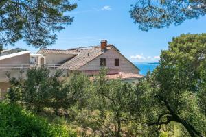 Apartments by the sea Brela, Makarska - 18356 