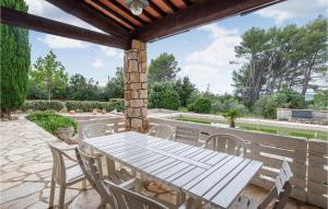 Maisons de vacances Stunning Home In Flayosc With Outdoor Swimming Pool, Wifi And 3 Bedrooms : photos des chambres