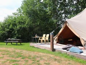 Glamping Tent in Twijzel near Nature