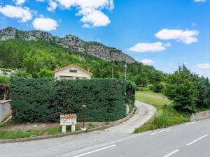 Maisons de vacances Spacious holiday home in Saint-Julien-du-Verdon with garden : photos des chambres