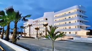 Espectacular Apartamento en Cana Rock Star Acceso Directo a la Piscina y Vista Golf G-115