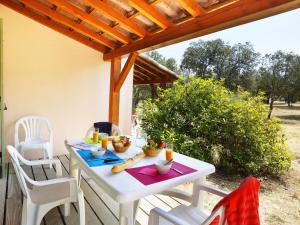 Maisons de vacances Terraced House in Sauve with Pools & Fitness : photos des chambres