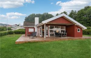 Three-Bedroom Holiday Home In Sjolund