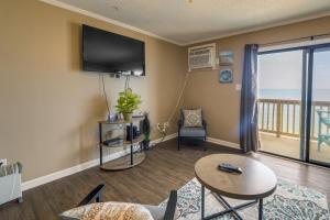 North Topsail Beach Vacation Rental with Balcony!
