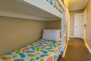 North Topsail Beach Vacation Rental with Balcony!
