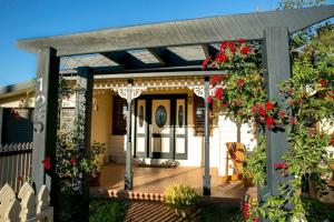 Charming Coastal Escape Near Pumicestone Passage