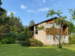 Silverhill's beach house - يورمالا