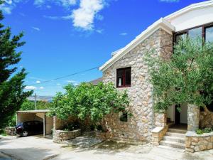 Modern Apartment in Starigrad with Garden