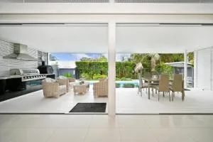 Elegant, Stylish, Magical Coolum Beach House - ZA8 - Ninderry