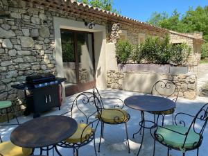 Hotels Hotel Lou Caleu restaurant le Rocher des Abeilles : photos des chambres