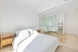 Luxury Resort 3 Bed apartment with Pools and Gym