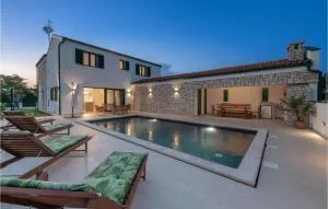 Stunning Home In Krnica - Brusini