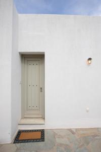 Sunrise stone villa with Jacuzzi by Neuvel