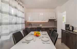 4 Bedroom Stunning Home In Jadranovo 