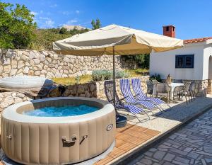 Villa Silencia 200 m do mora jacuzzi besplatni parking idealno za obitelj