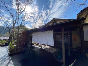 Kaiseki Ryokan Ashikari - 3hvězdičkové hotely ve městě Jugawara