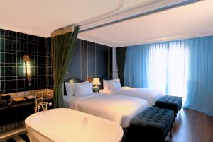 Phòng Thủ tướng Loại Sang Hướng Thành Phố (Premier Deluxe City View Room)