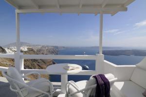 Aqua Mare Luxury Suites Santorini Greece