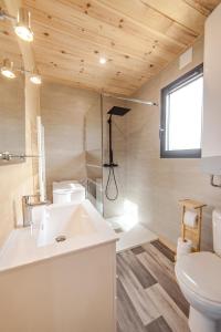 Chalets Le Laponya - Chalet avec SPA - Parking 7KW : photos des chambres