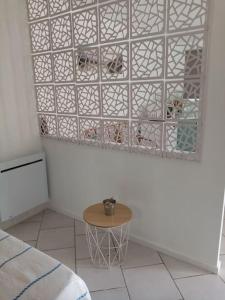 Appartement calme dans villa, piscine et spa et mer