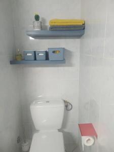 Appartement calme dans villa, piscine et spa et mer