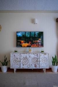 Warm & Cozy 2-Br Apartment. 10 mins from City Centre