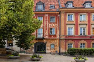 Warsaw New Town Square Apartment for 5 Guests by Renters