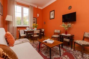 Warsaw New Town Square Apartment for 5 Guests by Renters