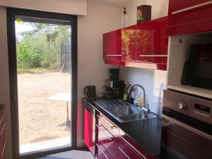 Maisons de vacances Quehan - Pres Trinite sur Mer, Jardin 5000m2, WiFi - C32 : photos des chambres