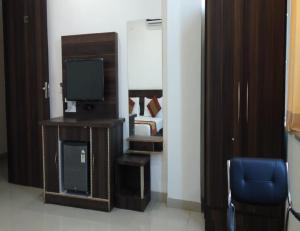 Om Hotel, Narnaul