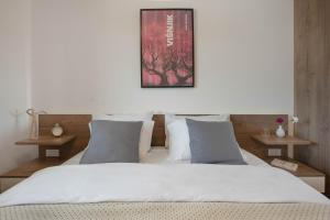 Stylish 2BDR Apartment- Free Garage