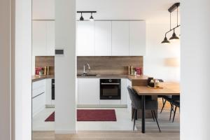 Stylish 2BDR Apartment- Free Garage