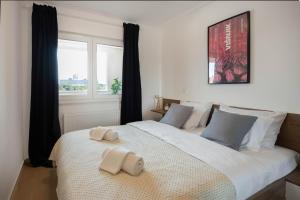 Stylish 2BDR Apartment- Free Garage