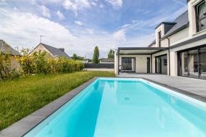 Villas Superbe Villa au Calme avec Piscine Chauffee a 5 min de la Plage de Penvins : photos des chambres