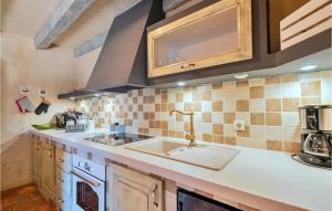 4 Bedroom Lovely Home In Zmijavci 