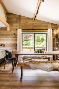 Chalets Cozy Stylish chalet with fireplace in Chamonix : photos des chambres