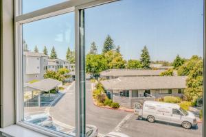 Mountain View 1br w pool garden spa nr shops SFO-1439