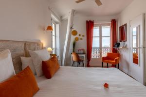 Hotels Hotel & Espace Bien-etre La Maison du Lierre : Chambre Double ou Lits Jumeaux - Vue Partielle sur Mer