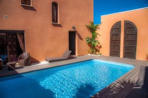 Chambre Meknes, Riad 7 au village naturiste Couple only