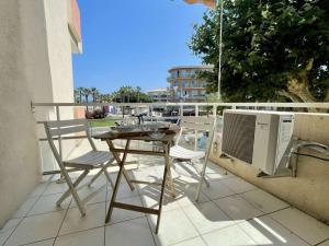 Appartements Appartement Cavalaire-sur-Mer, 2 pieces, 4 personnes - FR-1-226B-51 : photos des chambres