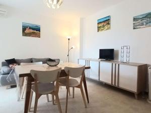 Appartements Appartement Cavalaire-sur-Mer, 2 pieces, 4 personnes - FR-1-226B-51 : photos des chambres