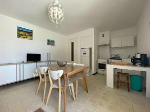 Appartements Appartement Cavalaire-sur-Mer, 2 pieces, 4 personnes - FR-1-226B-51 : photos des chambres