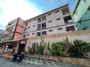 Pimravee Apartment (Yaek 8)