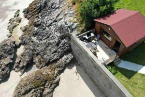 Cosy Portmor Log Cabin- Sea views, Deck & Relaxation