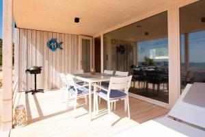 TINY BEACH HOUSE 11 BUQEZ, Drage Sea & Sunset View, Terrace 