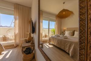 Terrace, pool, near beach & home office (Fibre)