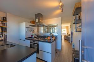 Terrace, pool, near beach & home office (Fibre)