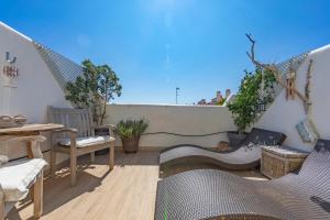 Terrace, pool, near beach & home office (Fibre)